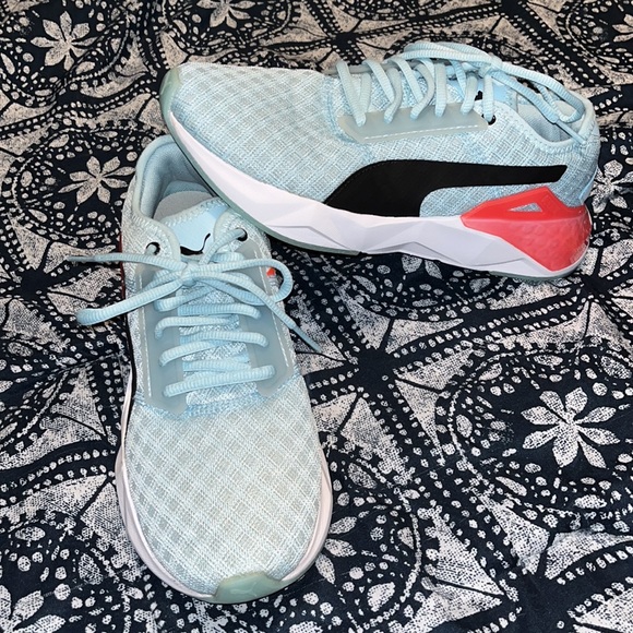 Puma womens 7.5 shoes - Picture 3 of 6